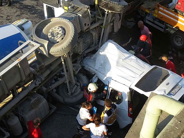 Geçtiğimiz aylarda da bir beton mikseri köprüden düşmüş ve Ergani Özcan'ın ölümüne neden olmuştu.