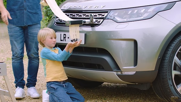 Смотрите, как Оливер готовит ужин для своей семьи, используя свой автомобиль, ниже.