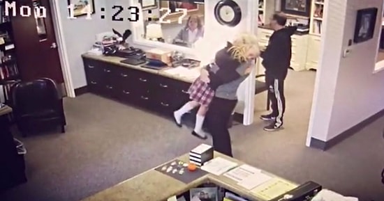 Evlat Edinildiğini Öğrenince Mutluluktan Havalara Uçan Kız