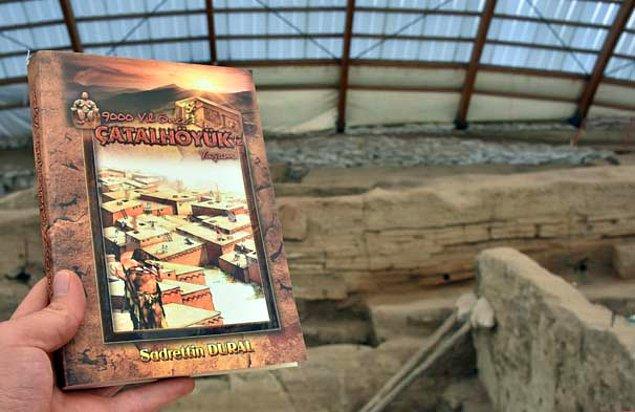Ve 2007 yılında kitap 'Protecting Çatalhöyük' adıyla ABD'nin Chicago kentinde İngilizce basıldı.