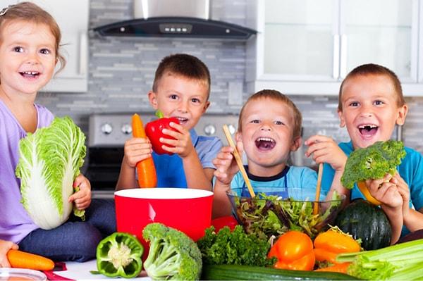 5. Sebze yiyen çocukları örnek edinmelerini sağlayın.