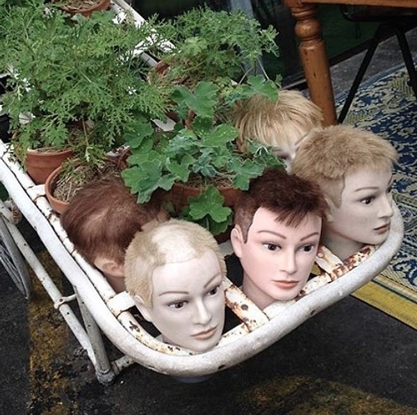 14. Да у нас тут целый урожай голов с отвратительным прическами!