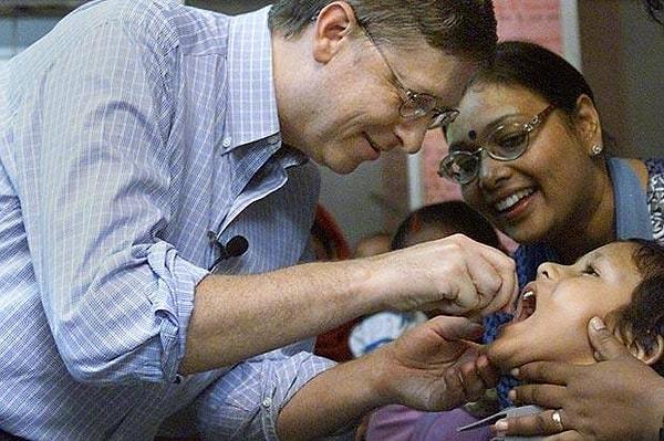 Mesela Hindistan'da, kolay uygulanabilen oral aşılar, çocuk felci vakalarını ortadan kaldırmaya yardımcı oldu.
