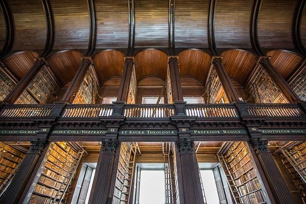 'Long Room' olarak bilinen kütüphanesi de bu üniversitenin en göz alıcı yeri...