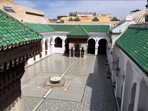 30. Kütüphane ve cami olarak da kullanılan Karaviyyin Üniversitesi Fatima El-Fihriya tarafından 859 yılında kuruldu.