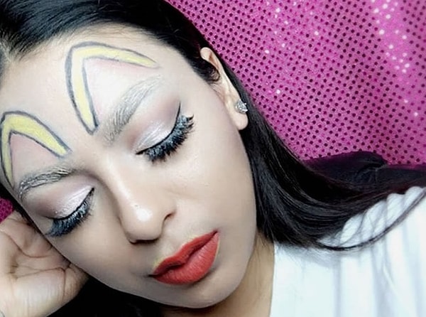 2. Некоторые люди даже красят брови в желтый, чтобы больше соответствовать логотипу любимого фастфуда.