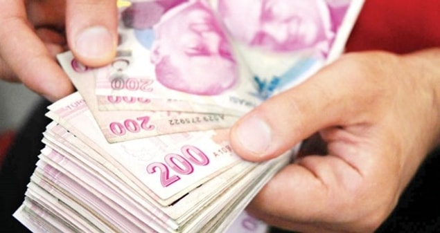 Yunanistan'a kaçmasına aracılık edeceklerdi