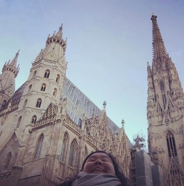 Давайте пожелаем Мишель и дальше оставаться такой же уверенной в себе. Новых и интересных ей путешествий! ✈