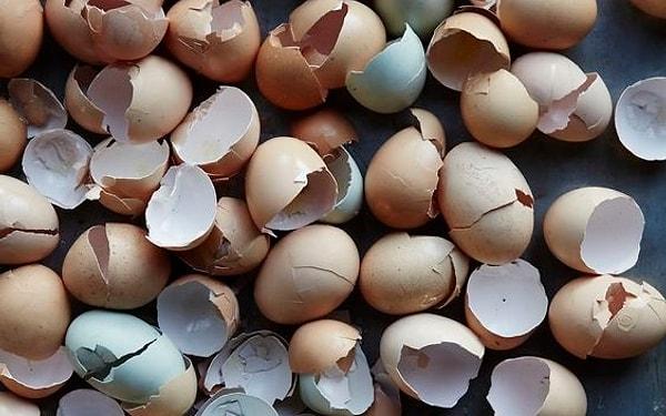 2. Yumurta kabuklarını gübre olarak kullanın.