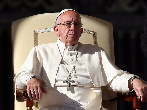6. Papa Francis de tutumlu olan ve sade bir hayat geçiren isimler arasında yer alıyor.