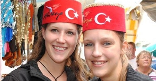 9. Türkiye’de nereye gitsem ailemleymişim gibi hissediyorum. SENİ SEVİYORUM TÜRKİYE!