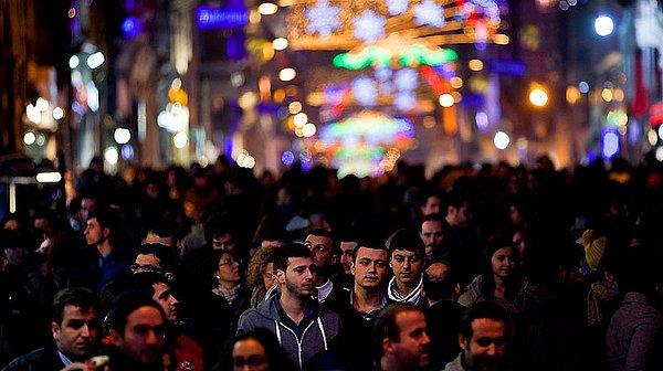 📌  Türkiye'de kaydı tutulan yabancılara kimlik numarası verilmesi uygulamasına son veriliyor.