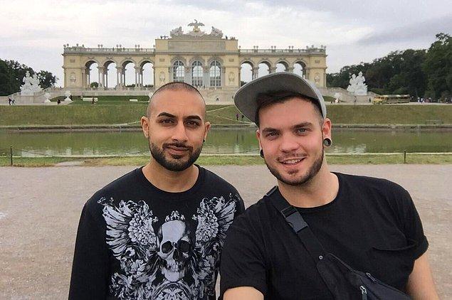Pakistan asıllı İngiliz vatandaşı Bilal Sadiq (28) ve Polonya vatandaşı Tomasz Pawel Walus (25), Türkiye’deki arkadaşlarını ziyaret etmek için 14 Ekim günü İzmir’e geldi.