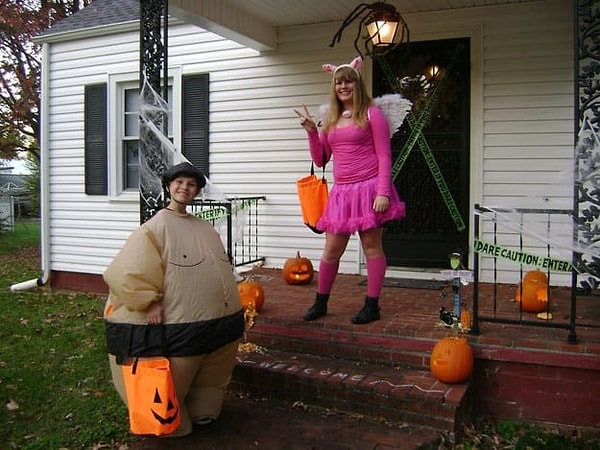 9. А тут на заднем плане летающая свинка! 🐷