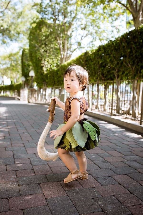 12. Забавный малыш, конечно, но вот костюмчик слегка странноватый...