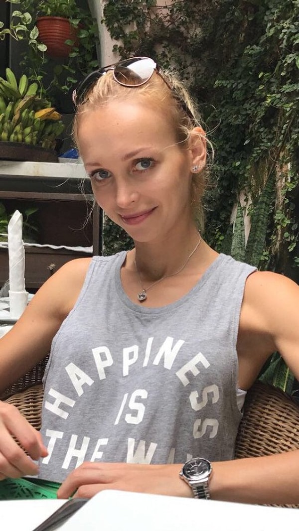 Когда 41-летний бизнесмен пришел домой, он нашел свой автомобиль Mercedes S400, который стоил более 100 000 долларов, на заднем дворе в бассейне!