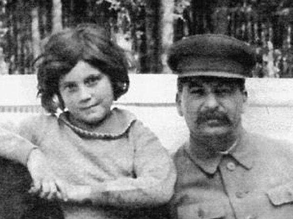 3. 1967’de yılında Josef Stalin’in kızı Svetlana Alliuyeva Yeni Delhi’deki Amerikan Konsolosluğuna sığındı.