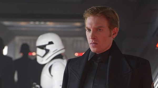 10. Как зовут этого мужчину?