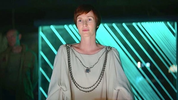 13. Кто эта женщина?