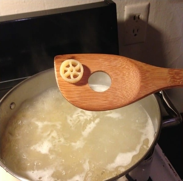 9. Ааааааа, так вот для чего эта дырочка!