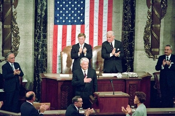 1. Борис Ельцин выступает в Парламенте США, 17 июня 1992 г.