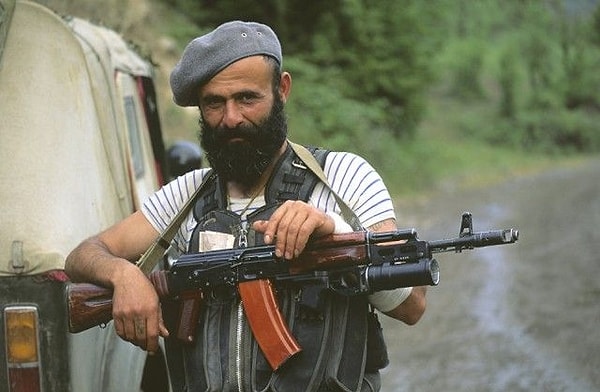 14. Военный конфликт на границе Армении и Азербайджана.