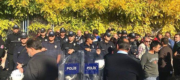 Saldırganlara herhangi bir müdahalede bulunmayan polis, Eliaçık'ı fuar alanına almadı.