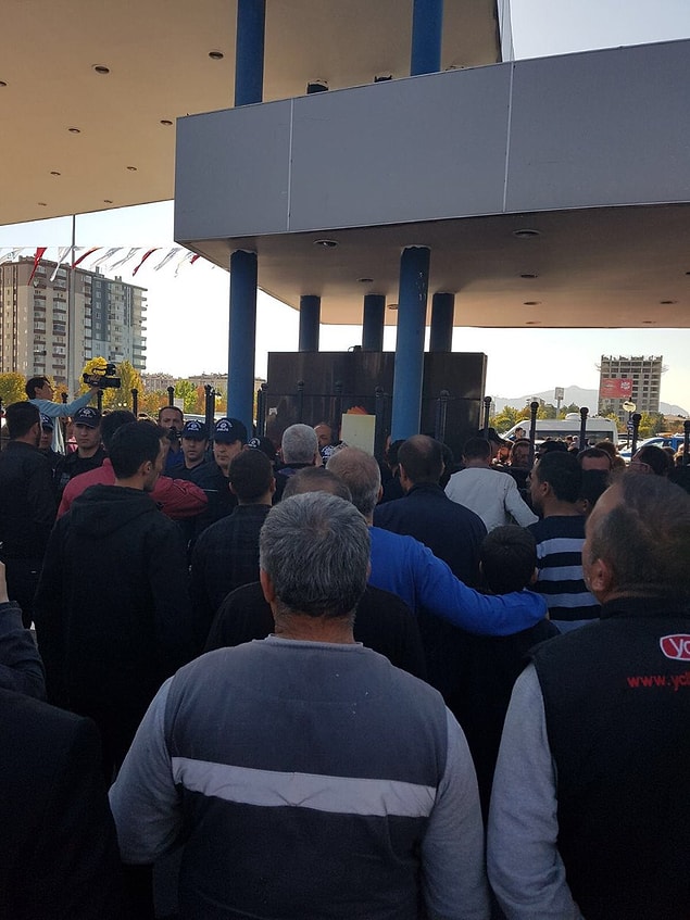 Kayseri'de yaşanan saldırı sosyal medyanın da gündeminde. Öne çıkan yorumlardan bazıları şu şekilde 👇