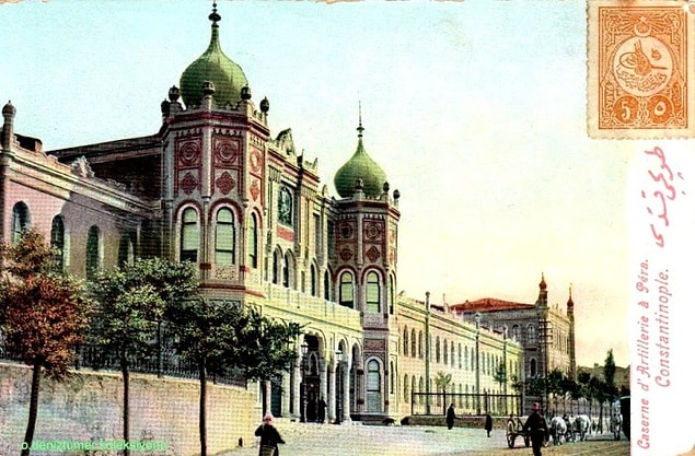 Yapımına Padişah III. Selim devrinde, 1804 yılında başlanan kışla hakkında arşiv belgeleri gayet doyurucu bilgiler veriyor.