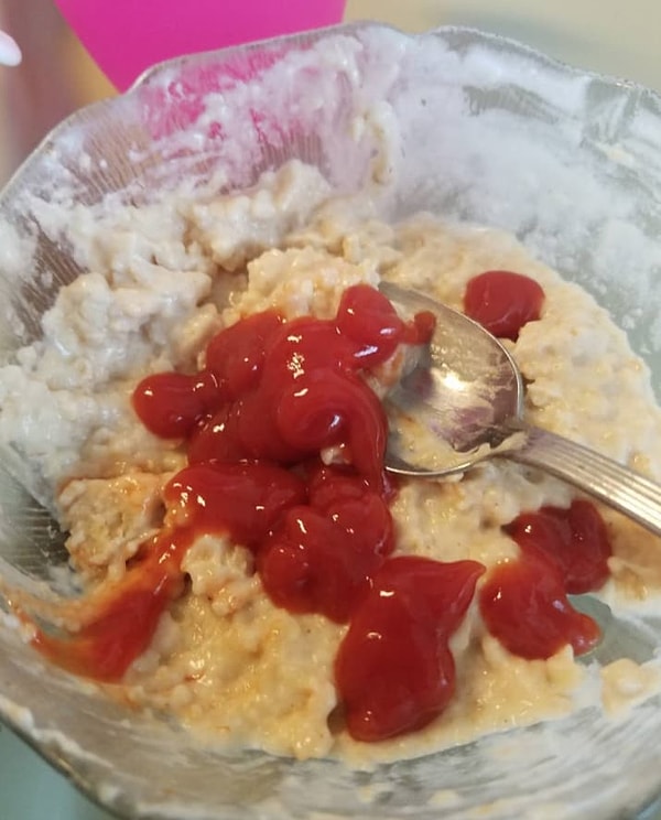 2. Овсянка с кетчупом! Что может быть вкуснее?