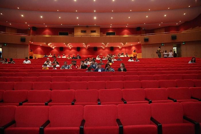 Antalya Film Festivali'nde Kurtlar Vadisi 'İlgisizliği': Görevliler İzleyici Olarak Alındı, Necati Şaşmaz Salonu Terk Etti