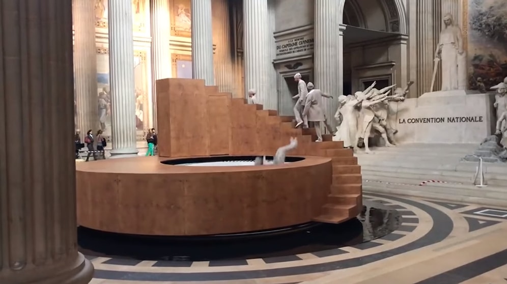 'Tarihin Mekaniği' İsmiyle Zamanın İşleyişini Anlatan Muhteşem Sanat Performansı