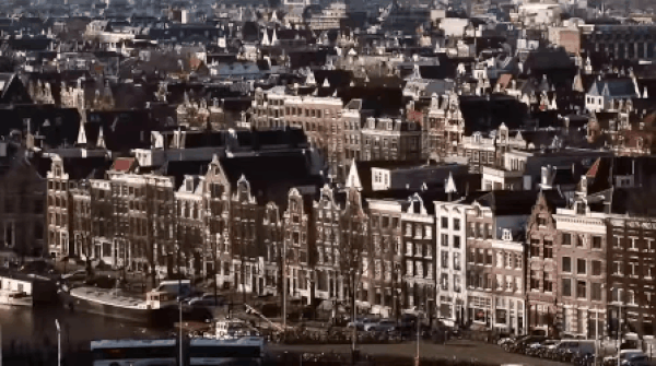 3. Finansal teknolojiler, akıllı şehircilik ve girişimcilik kültürü açısından Avrupa'nın merkezlerinden biri olan Amsterdam, Hollanda.