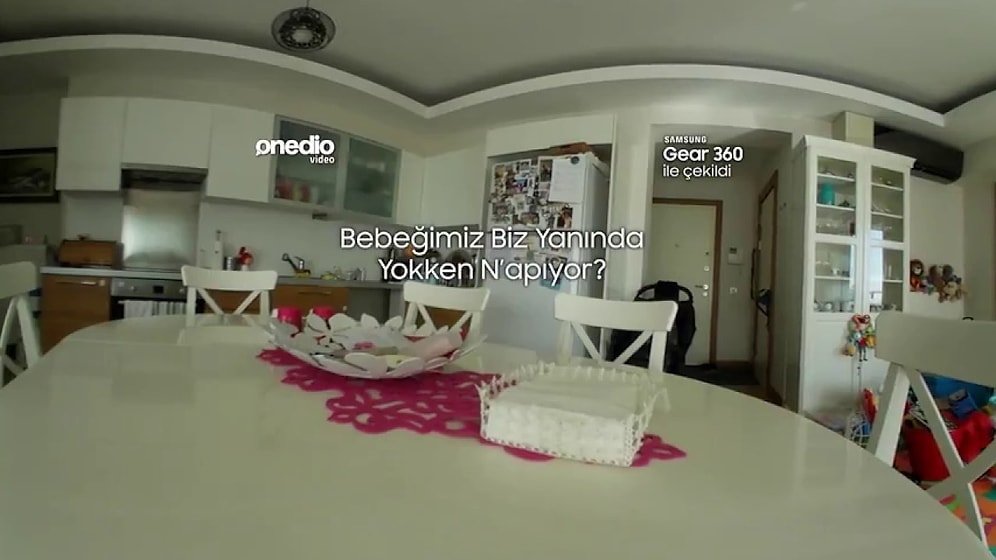 Bebeğimiz Biz Yanında Yokken N'apıyor? (360° Video)