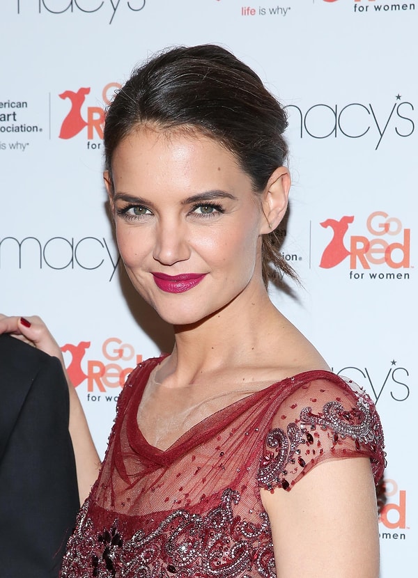 22. Кэти Холмс: «Я стараюсь принять несовершенства своей фигуры, но пока мне никак не удается полюбить свои бедра! К тому же я довольно высокая, по сравнению с другими актрисами».