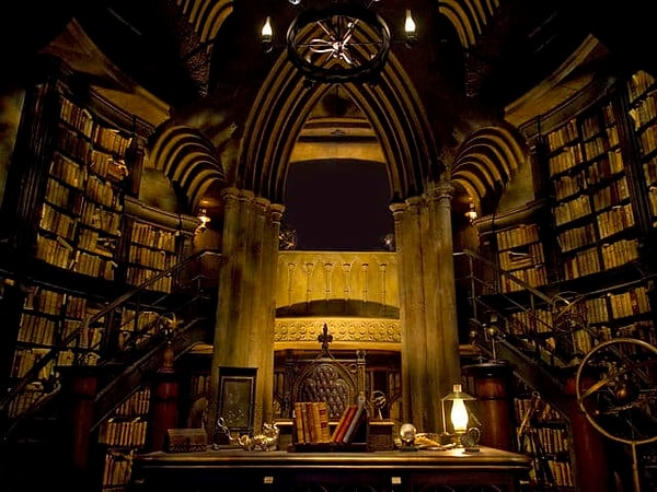 9. Какую книгу Гермиона украла из кабинета Дамблдора?