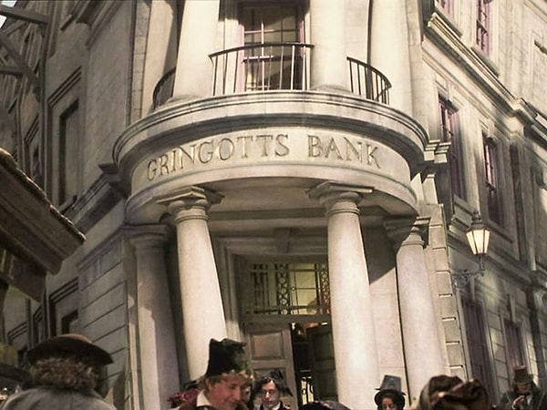 11. Какой номер у сейфа Гарри в "Гринготтсе"?