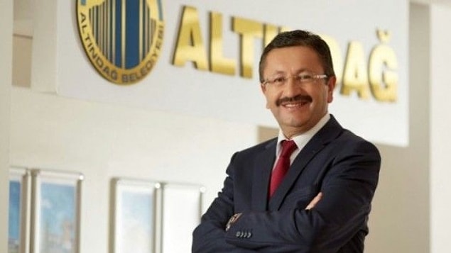 2. Bıyık bıraktığı için neredeyse aynısı olan Altındağ Belediye Başkanı Veysel Tiryaki