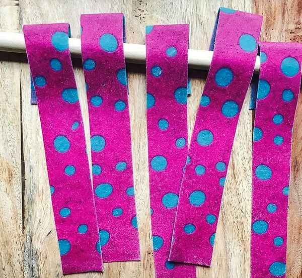 10. Избегая искусственных красителей, она начала готовить зеленое тесто с добавлением овощных листьев.