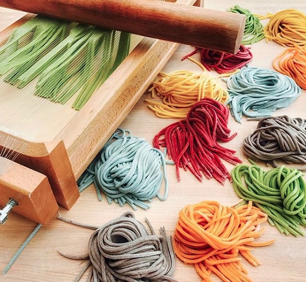 11. С тех пор она экспериментировала с разными цветными, используя другие натуральные ингредиенты.