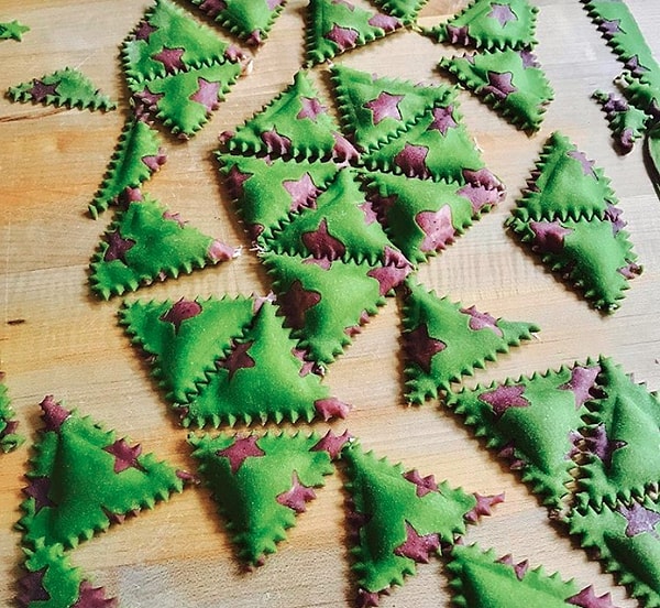 13. В итоге паста получилась не просто полезной, но и удивительно красивой и даже модной едой.