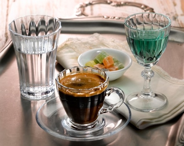 1. Eski bayramların anısına nane likörü