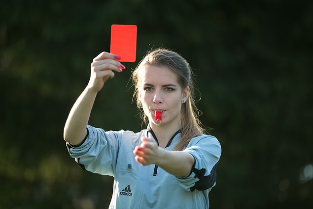 Karolina hakemlik için gittiği kurstaki tek kadındı.
