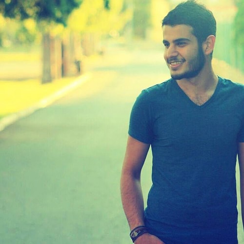 Er Parhan'ın 21 yaşında olduğu, terhisine sayılı günler kaldığı ve 17 gün sonra baba evine döneceği öğrenildi.