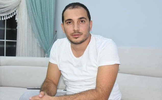 İlçede emlakçılık yapan ve Parhan ile aynı araçta bulunan 26 yaşındaki Murat Aksoy, yaşadıkları hayatta kalma mücadelesini anlattı.