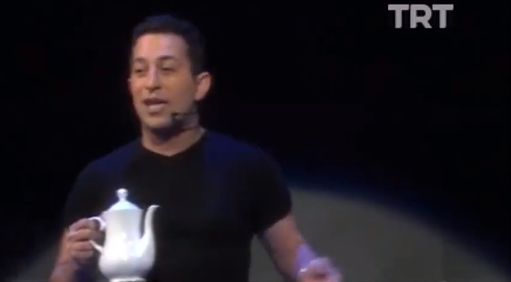 Cem Yılmaz'ın 2001 Yılında TRT'de Gerçekleştirdiği Stand-Up Gösterisi