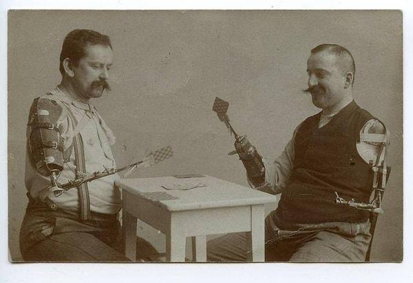1. Birinci Dünya Savaşı dönemindeki askeri protezler.