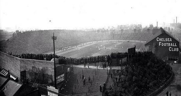 1. Chelsea FC'nin stadının 1950'lerdeki hali.