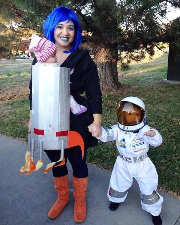 36. Astronot, roket ve uzaylı bir anne... Daha ne olsun!