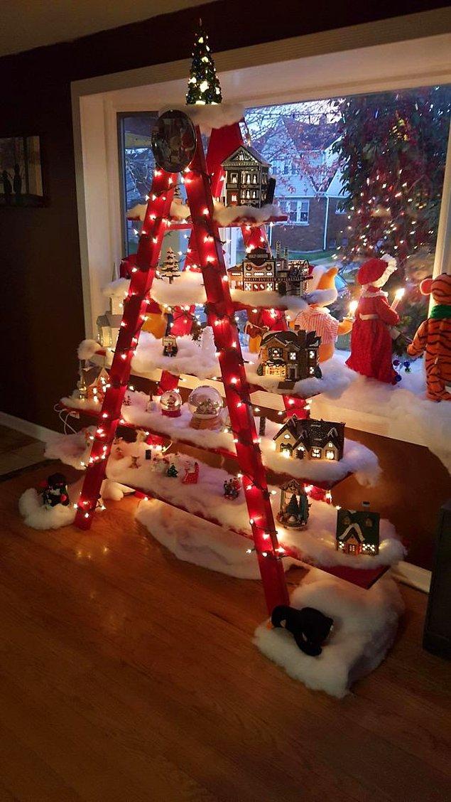24. "Eşim için merdivenden dönüştürdüğüm Noel ağacı."